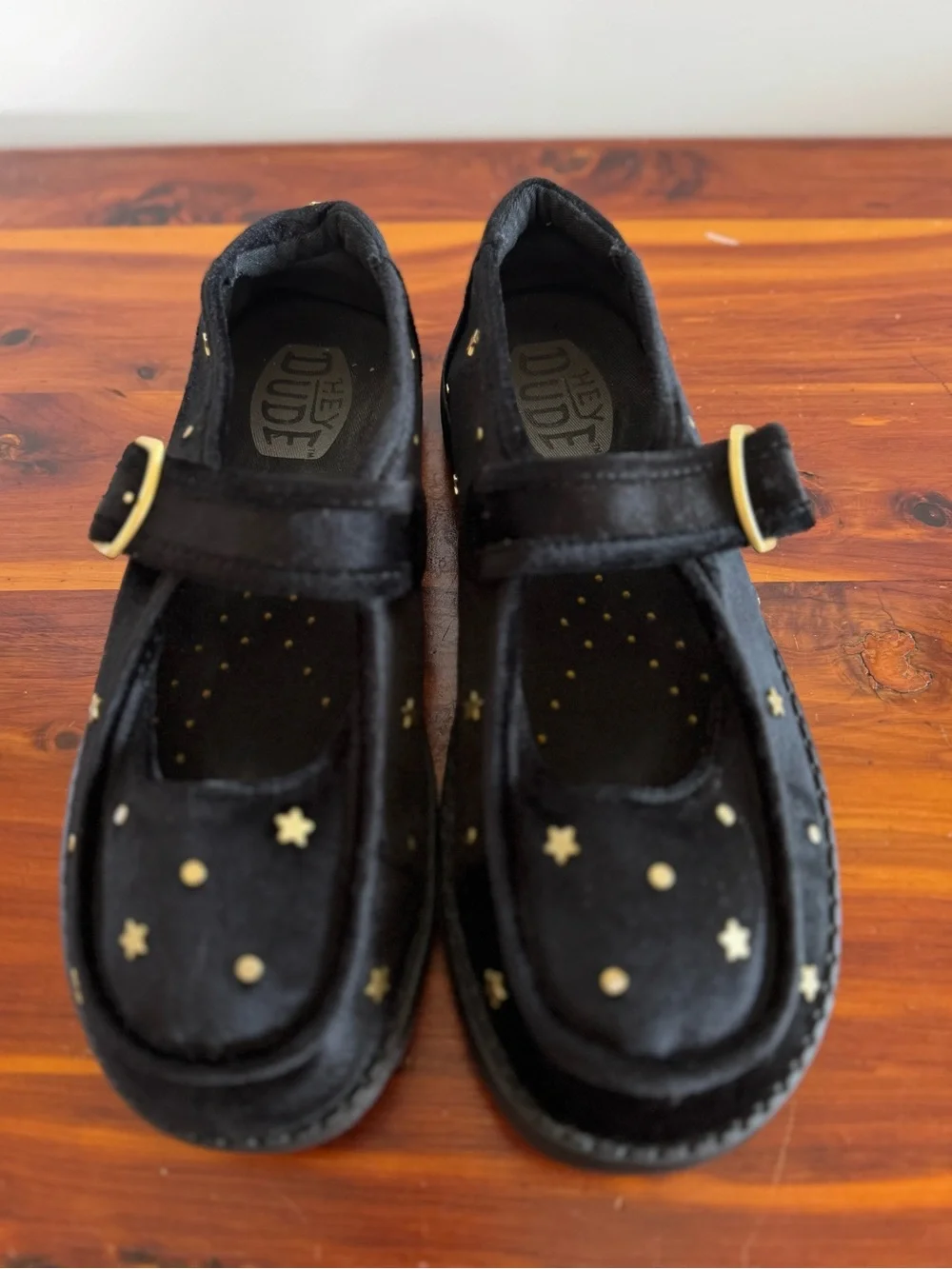 Hey Dude Wendy Jane Studded Mary Jane Shoes Women’s 8 Black Gold Stars Velvet